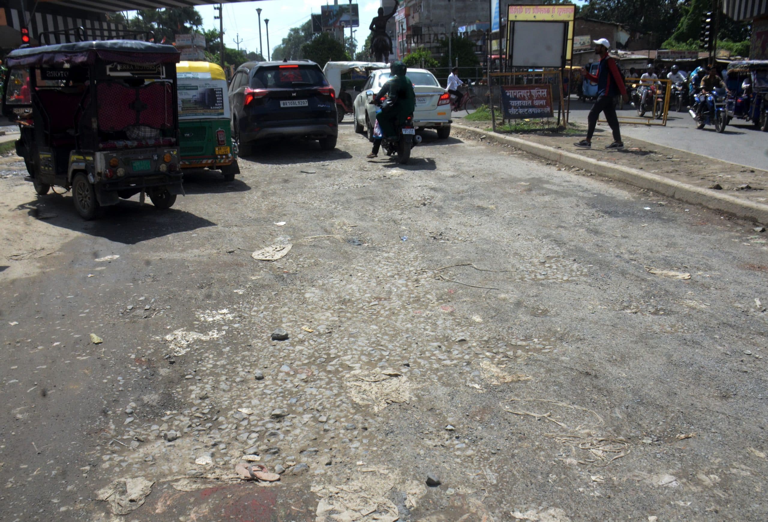 Bhagalpur News: स्मार्ट सिटी : गड्ढों का जाल, सफर हुआ बेहाल