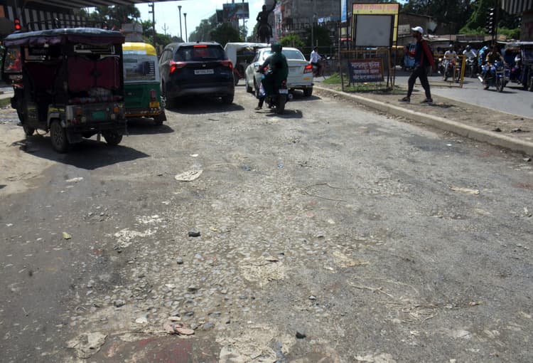 Bhagalpur News: स्मार्ट सिटी : गड्ढों का जाल, सफर हुआ बेहाल