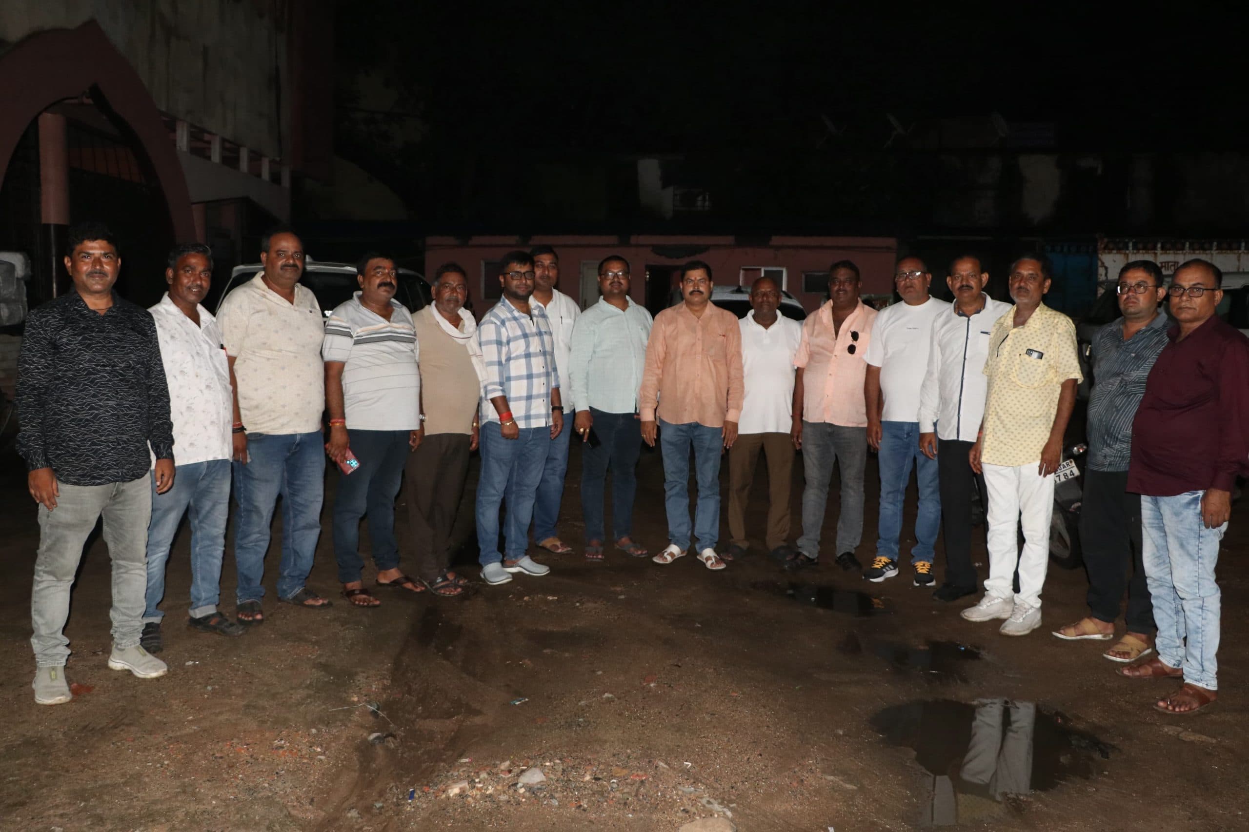 Dhanbad News: बस एसोसिएशन के संरक्षक ने पूर्व अध्यक्ष पर लगाया धक्का मुक्की का आरोप