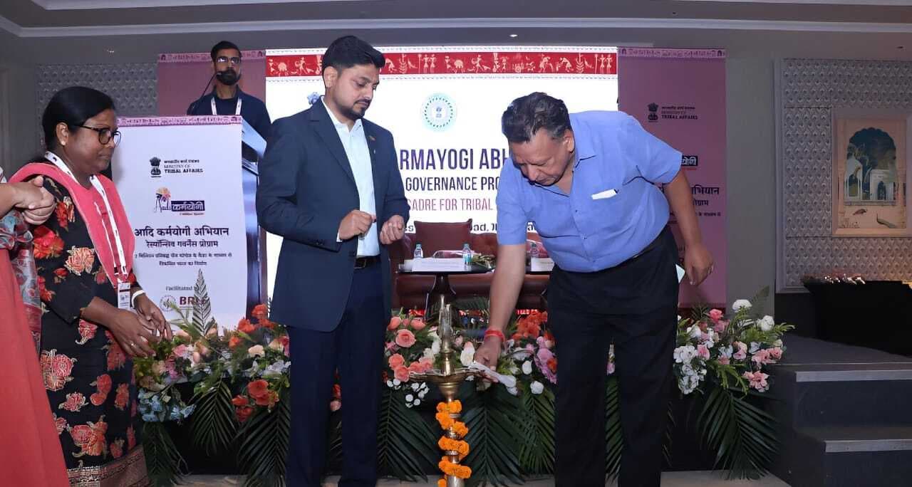 Dhanbad News: आदि कर्मयोगी अभियान आदिवासी समुदायों के जीवन में लायेगा व्यापक परिवर्तन : डीसी