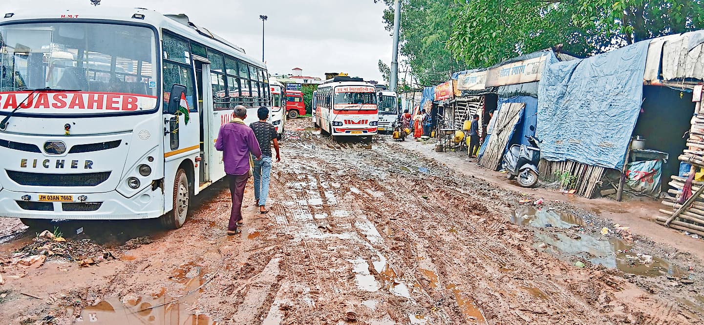 ranchi news : राजधानी रांची की छवि बिगाड़ रहे सरकारी और आइटीआइ बस स्टैंड