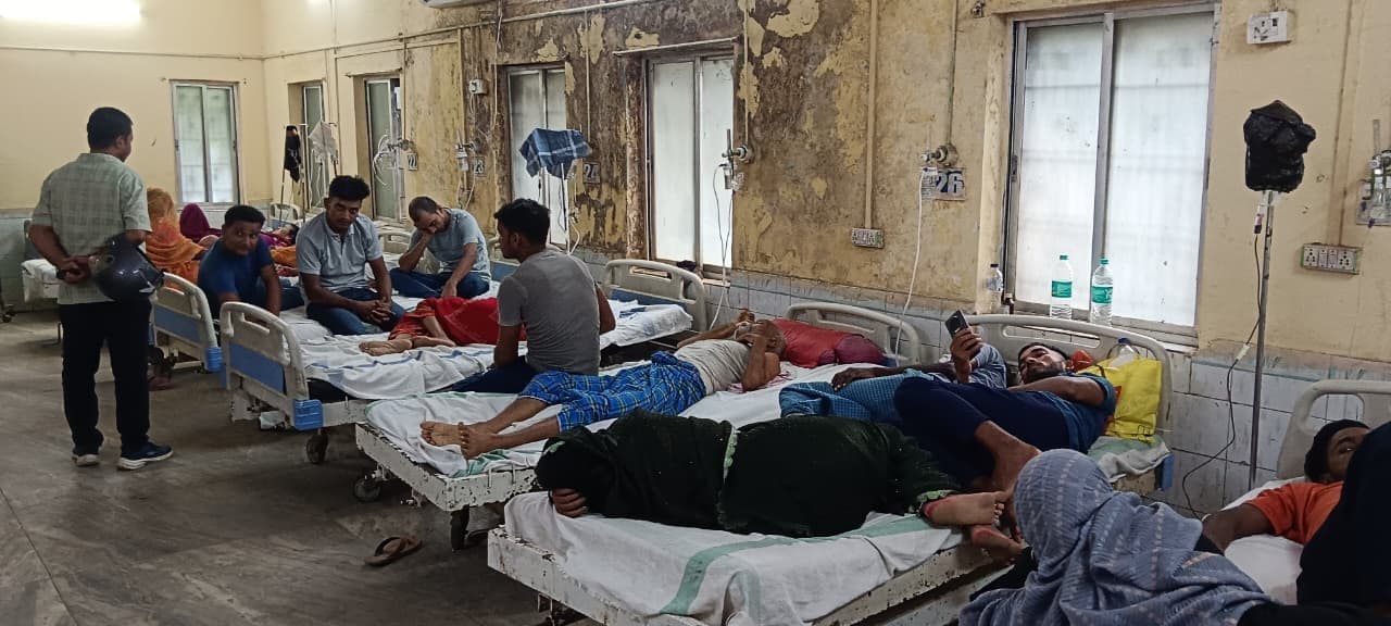 मौसम में बदलाव से लगातार बढ़ रहे पेट दर्द, बुखार व डायरिया के मरीज