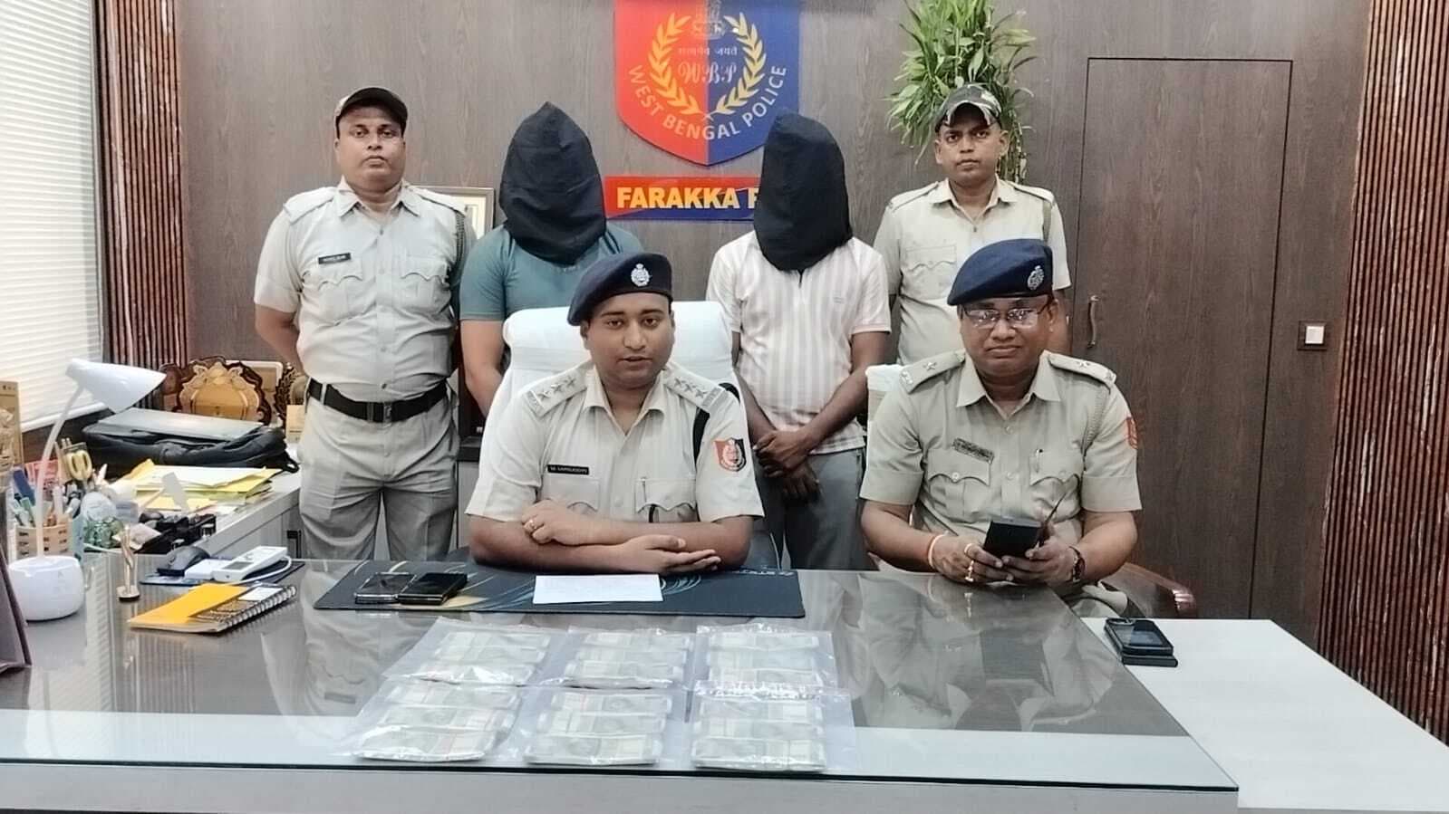 4.97 लाख रुपये जाली नोट बरामद, बरहरवा का युवक फरक्का में गिरफ्तार