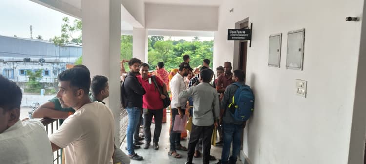 अनुमंडल क्षेत्र में 17 पीडीएस दुकानों के लिए 150 आवेदन जमा