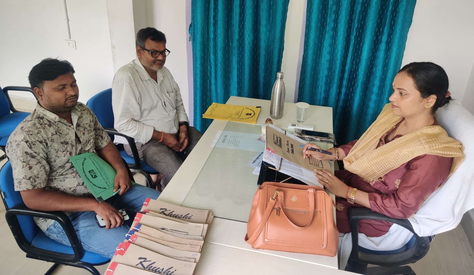 बिजली कंपनी की लापरवाही से परेशान उपभोक्ता को मिला न्याय, बिजली कंपनी के अधिकारियों को पीजीआरओ ने लगायी फटकार