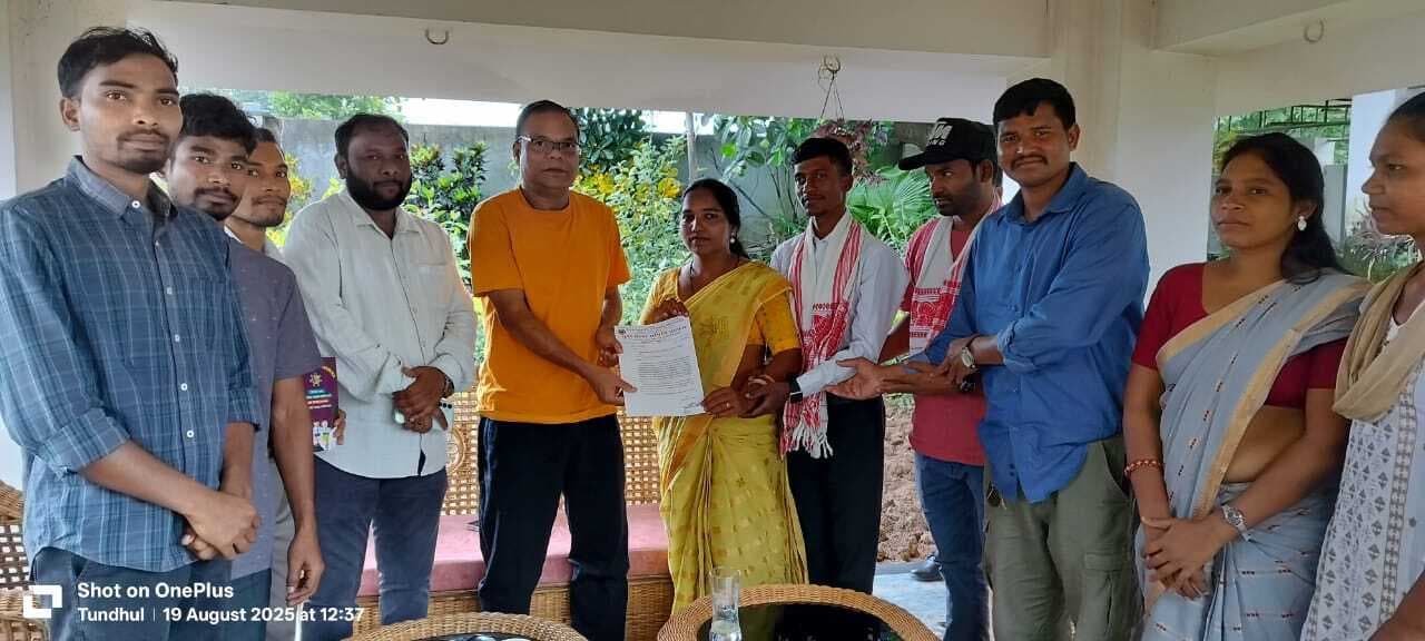 भाषा संस्कृति के विकास को लेकर मंत्री से मिले युवा सरना समिति के लोग