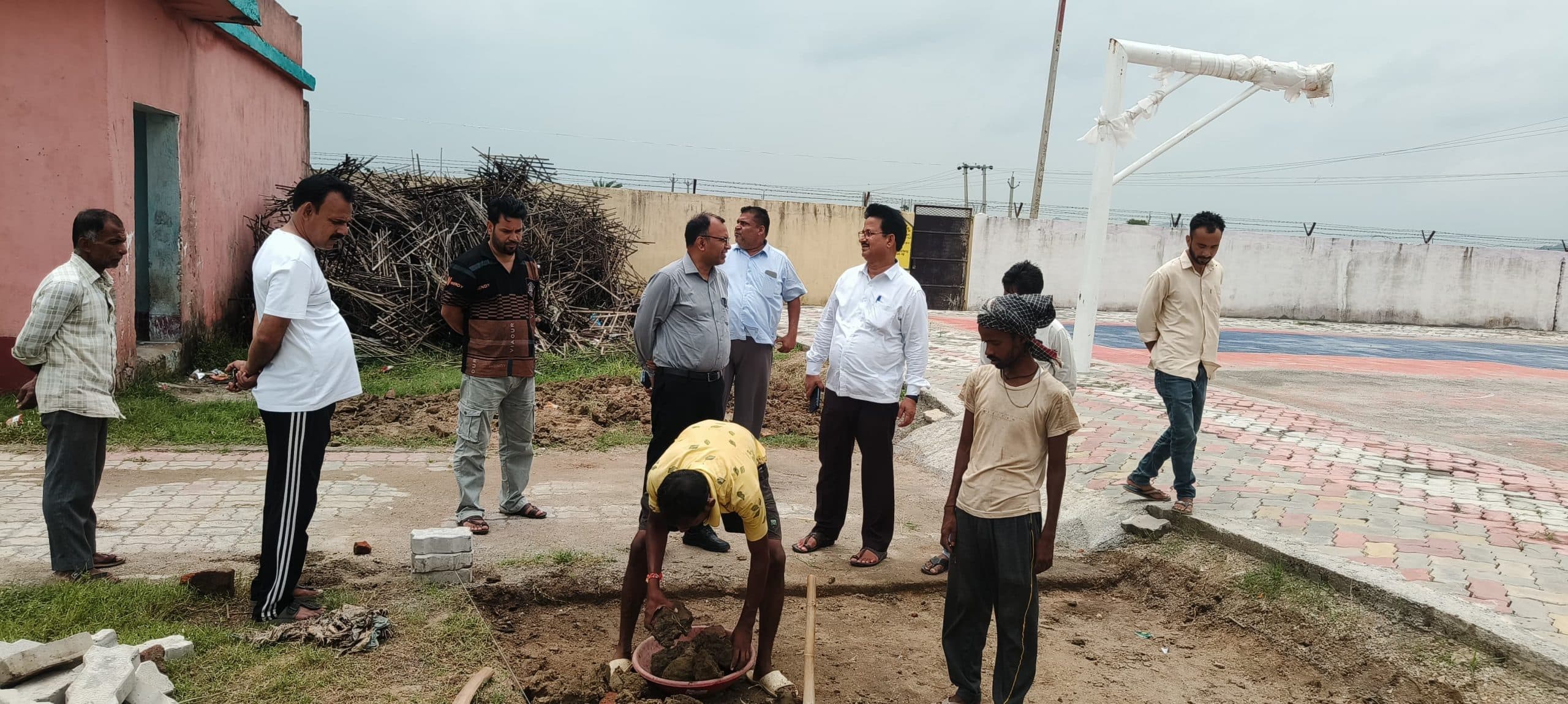 बीडीओ ने विद्यालय का किया निरीक्षण