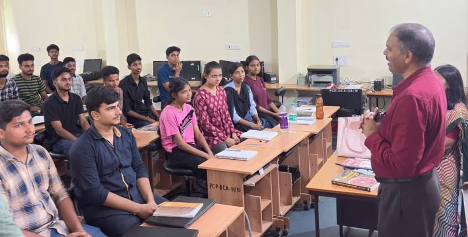 पूर्णिया कॉलेज में वीसी ने किया नये सत्र के छात्र-छात्राओं से संवाद