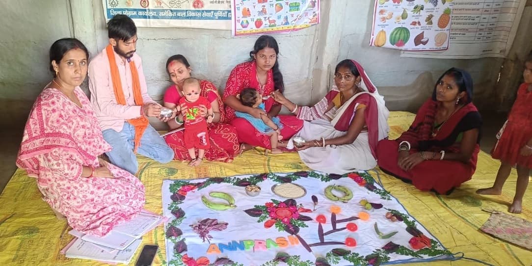 आहार देकर शुरू की गई छह माह के शिशुओं की पोषण यात्रा