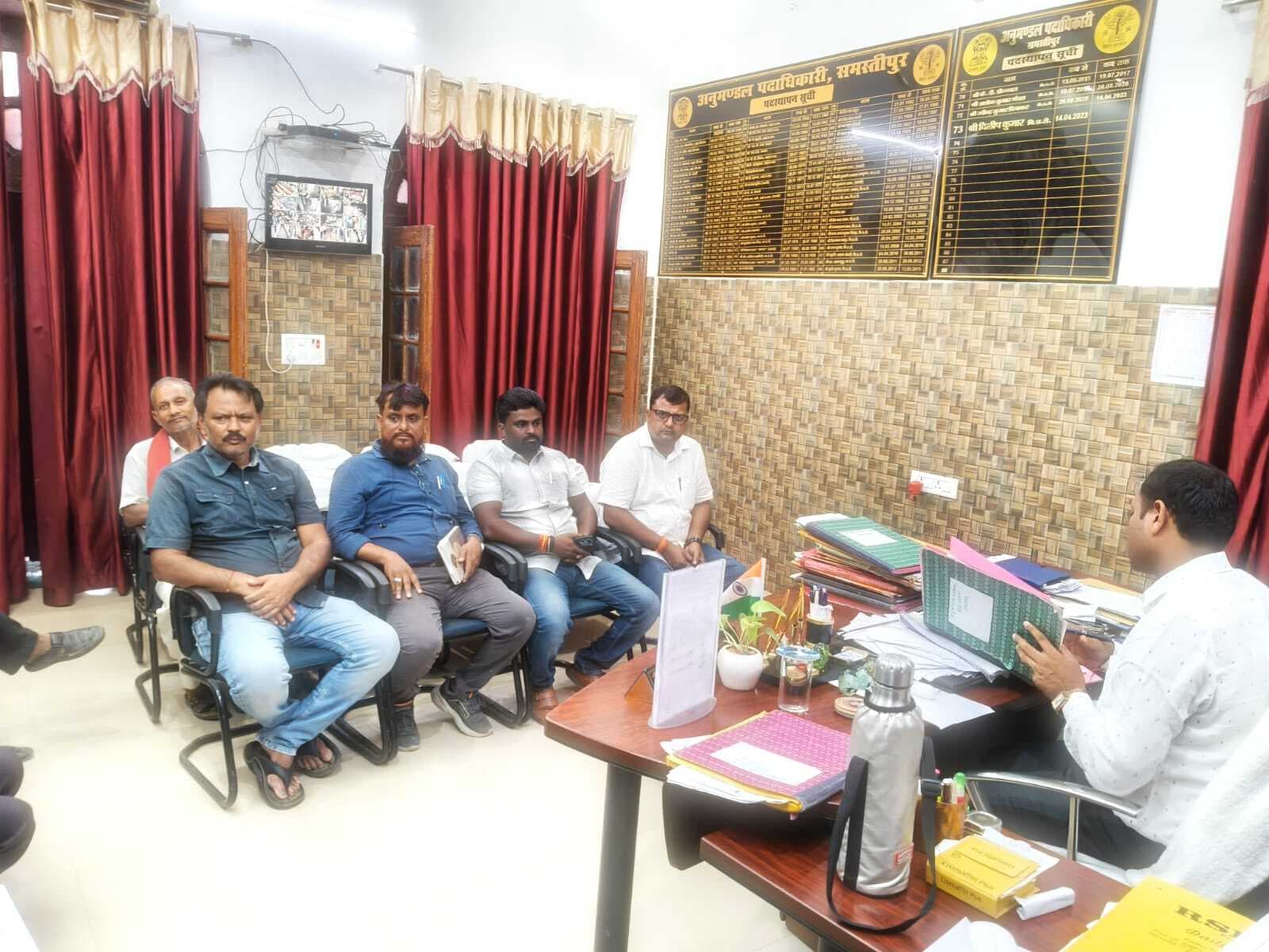 Samastipur News:राजनीतिक दल पात्र नागरिकों को प्रपत्र भरने के लिये प्रेरित करें : एसडीओ