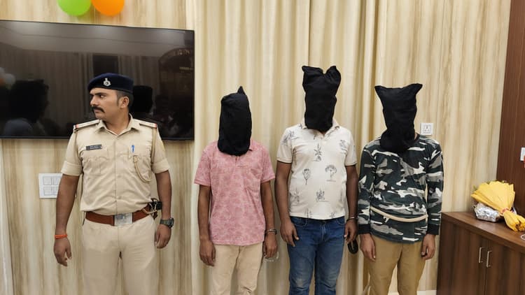 हत्या के आरोपित बूटन चौधरी का शागिर्द अपने साथी के साथ गिरफ्तार
