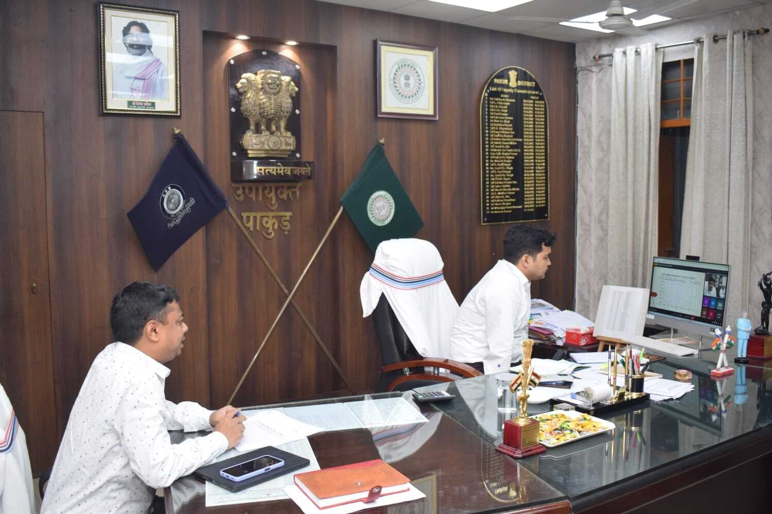 अयोग्य राशन कार्डधारियों का नाम कार्ड से हटायें : डीसी