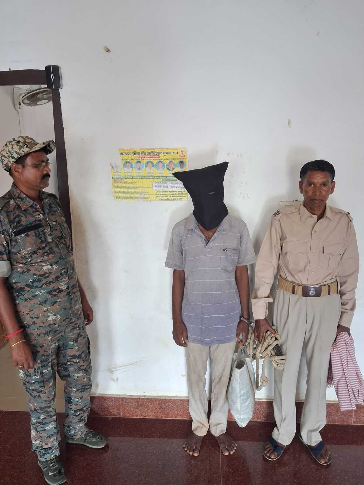 पत्नी संग जमकर पी थी शराब, अनबन हुई तो लाठी से वार कर की हत्या