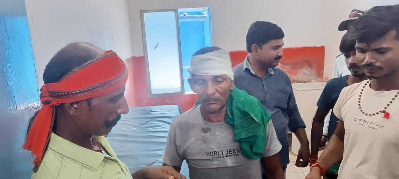 बाइक के धक्के से अधेड़ जख्मी