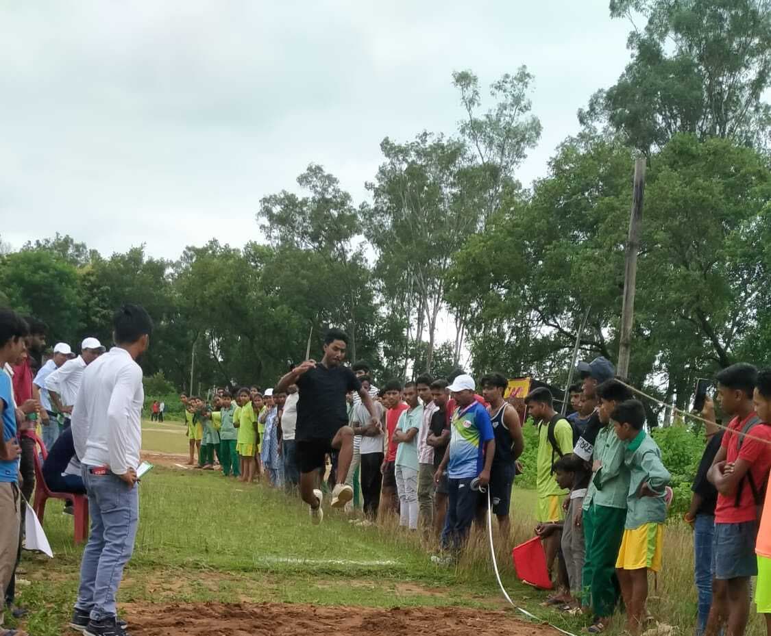 Deoghar news : खेलो झारखंड एथलेटिक्स प्रतियोगिता में खिलाड़ियों ने दिखाया दम, 39 विद्यालयों के 450 प्रतिभागियों ने विभिन्न स्पर्धा में मारी बाजी