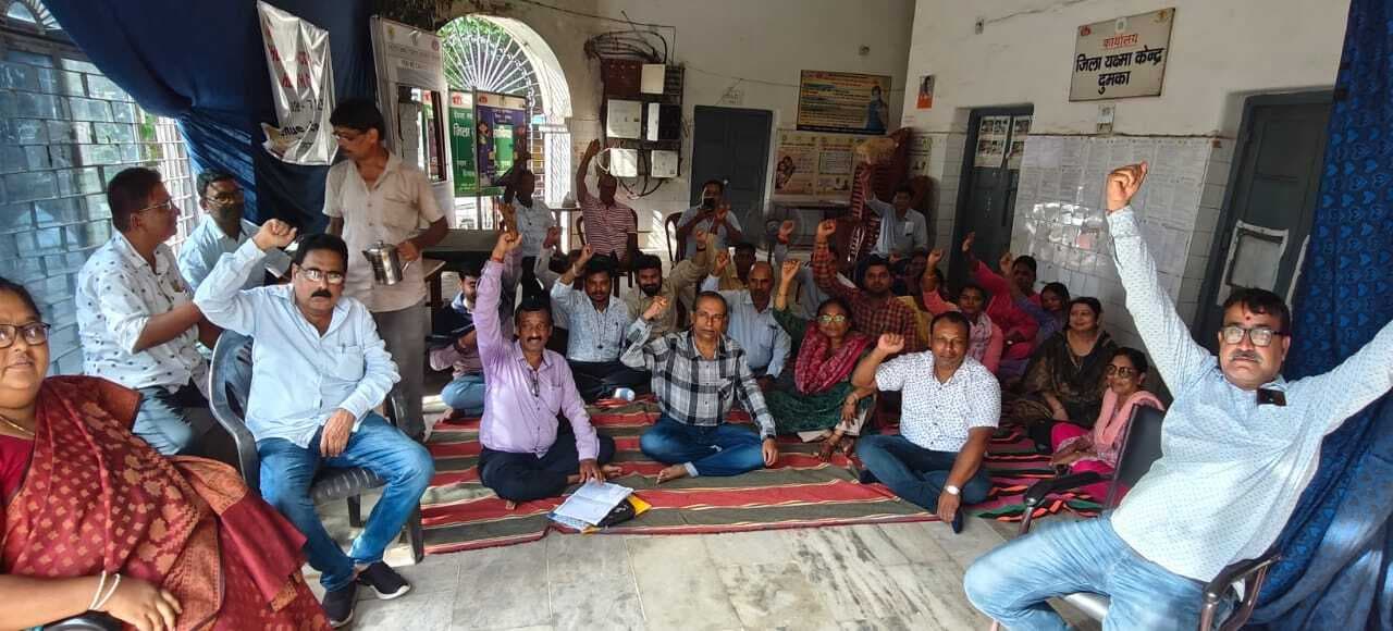 लिपिक के निलंबन का संघ ने किया विरोध, सीएस को सौपेंगे ज्ञापन