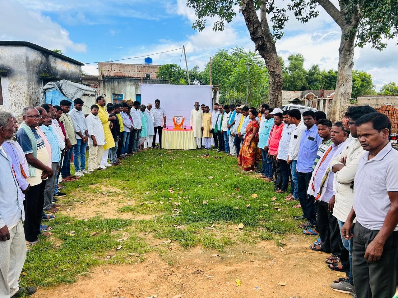 झामुमो कार्यकर्ताओं ने दिशोम गुरु को दी श्रद्धांजलि