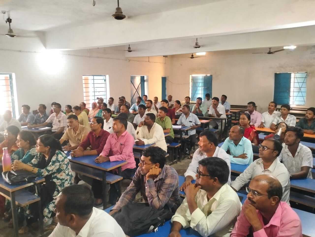 गुरु गोष्ठी के दौरान विद्यालय प्रधानों को मिला आवश्यक दिशा-निर्देश