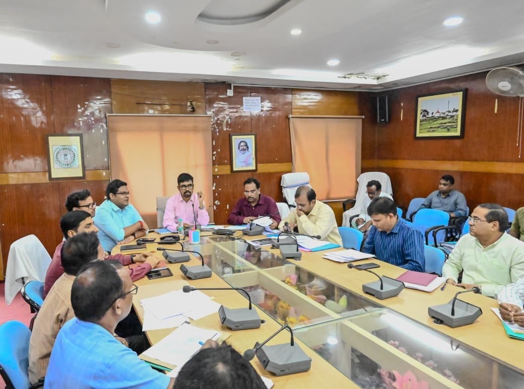 Deoghar News : भूमि अधिग्रहण और विकास योजनाओं में देरी बर्दाश्त नहीं : डीसी