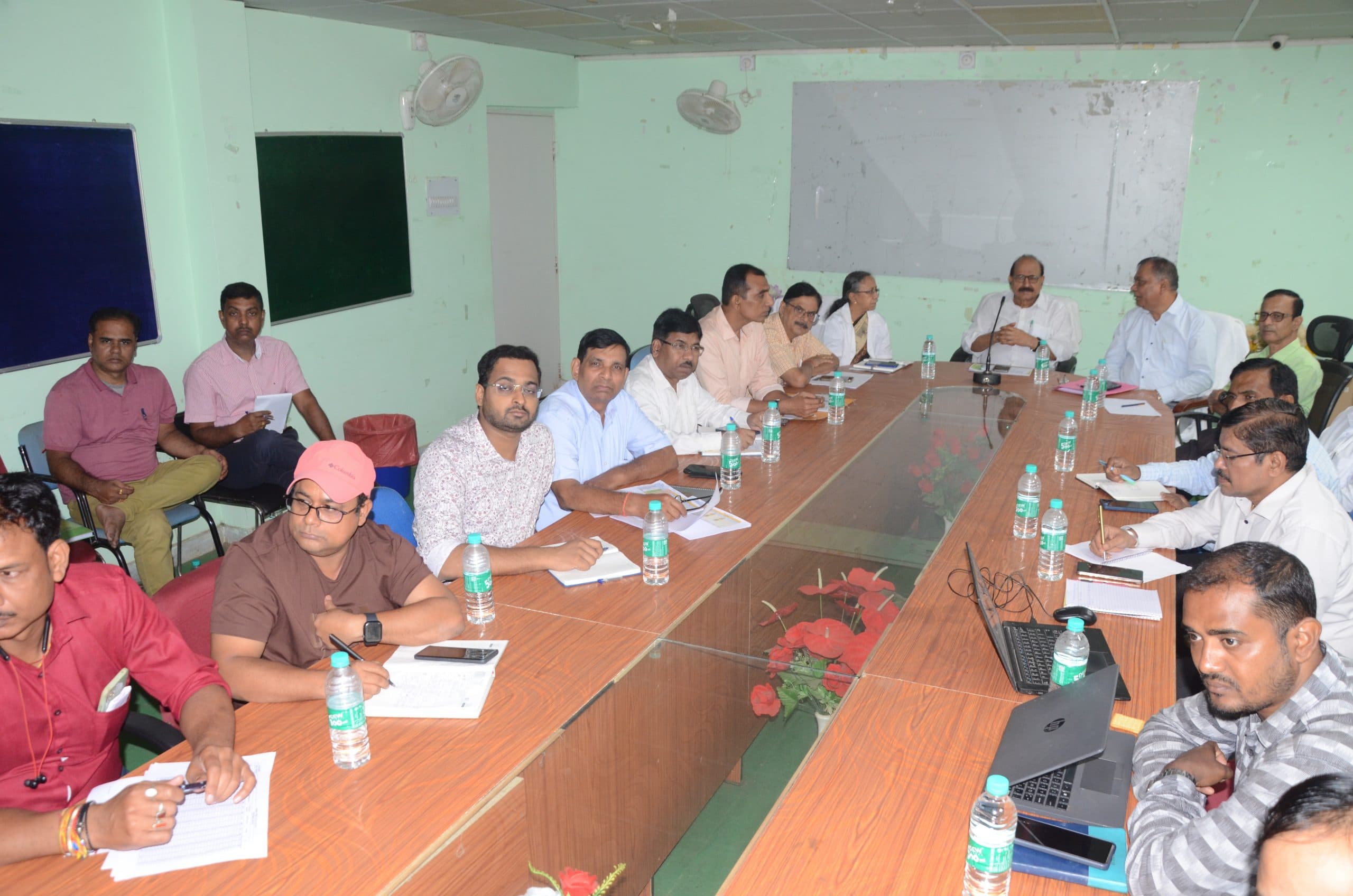 Deoghar news : पदाधिकारियों व कर्मियों को टीकाकरण के 95 प्रतिशत लक्ष्य को पूरा करने का मिला टास्क