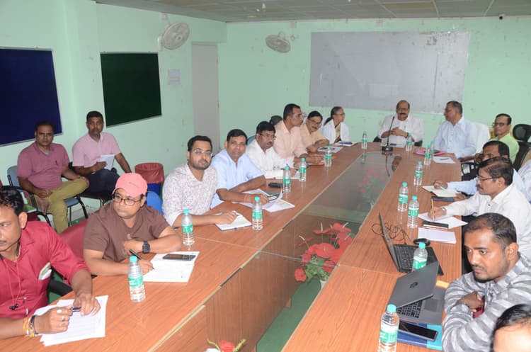 Deoghar news : पदाधिकारियों व कर्मियों को टीकाकरण के 95 प्रतिशत लक्ष्य को पूरा करने का मिला टास्क