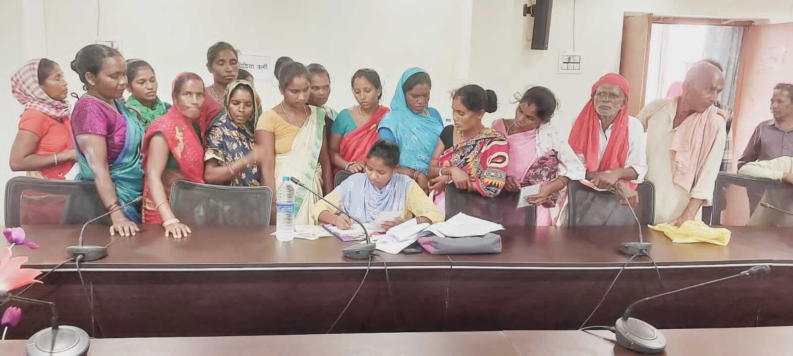 विभिन्न प्रखंडों में लगा जनता दरबार, सैकड़ों आवेदन मिले