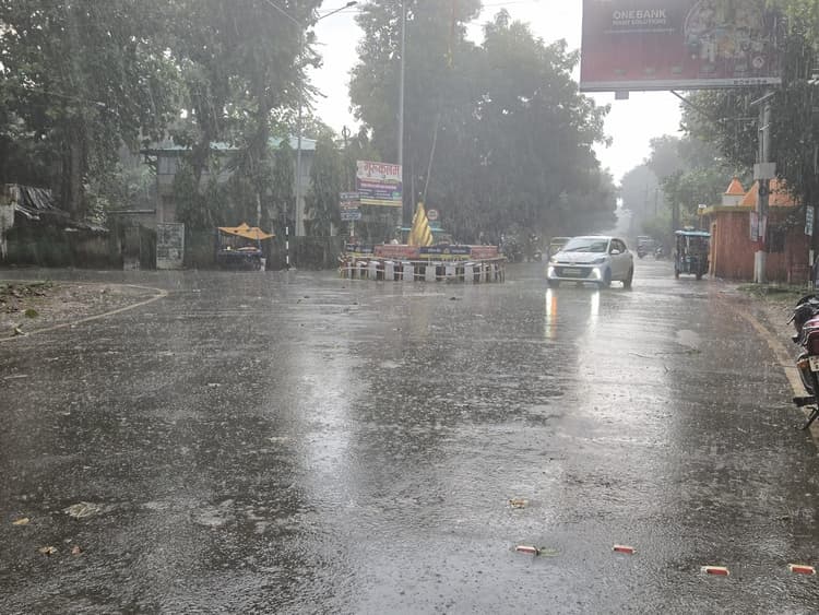 Deoghar News : वज्रपात से बचेगा जीवन, सचेत और दामिनी ऐप करें डाउनलोड : डीसी