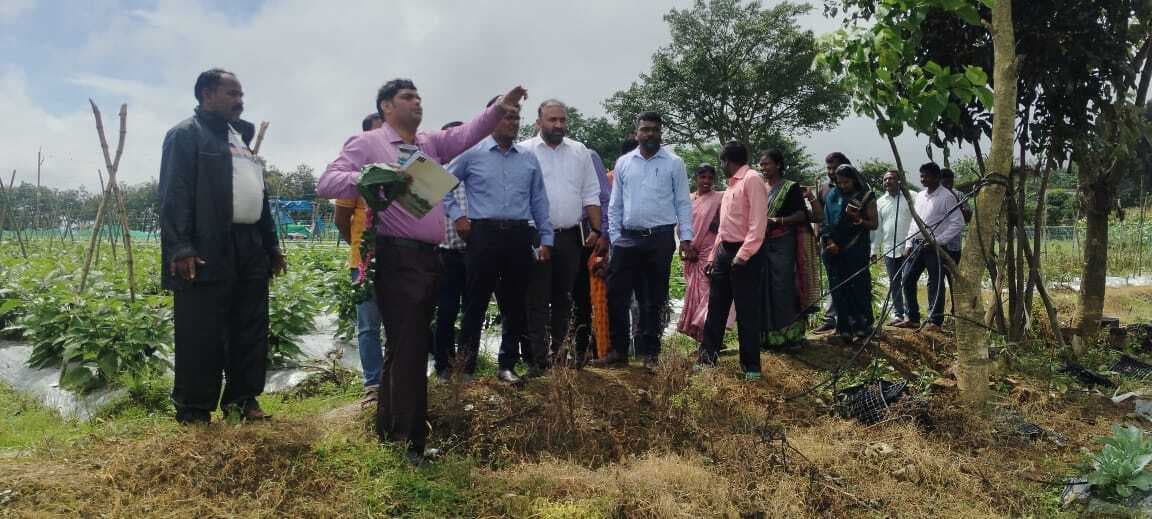 आंध्र प्रदेश की टीम ने प्रखंड के मनरेगा पार्क का किया दौरा