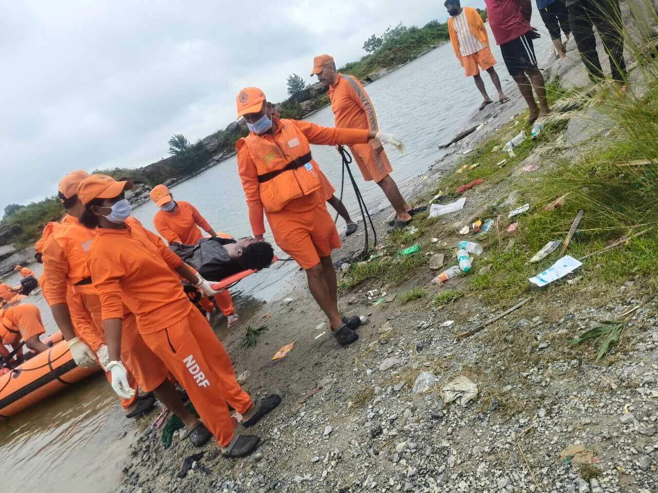 एनडीआरएफ की टीम ने खदान से निकाला युवक का शव