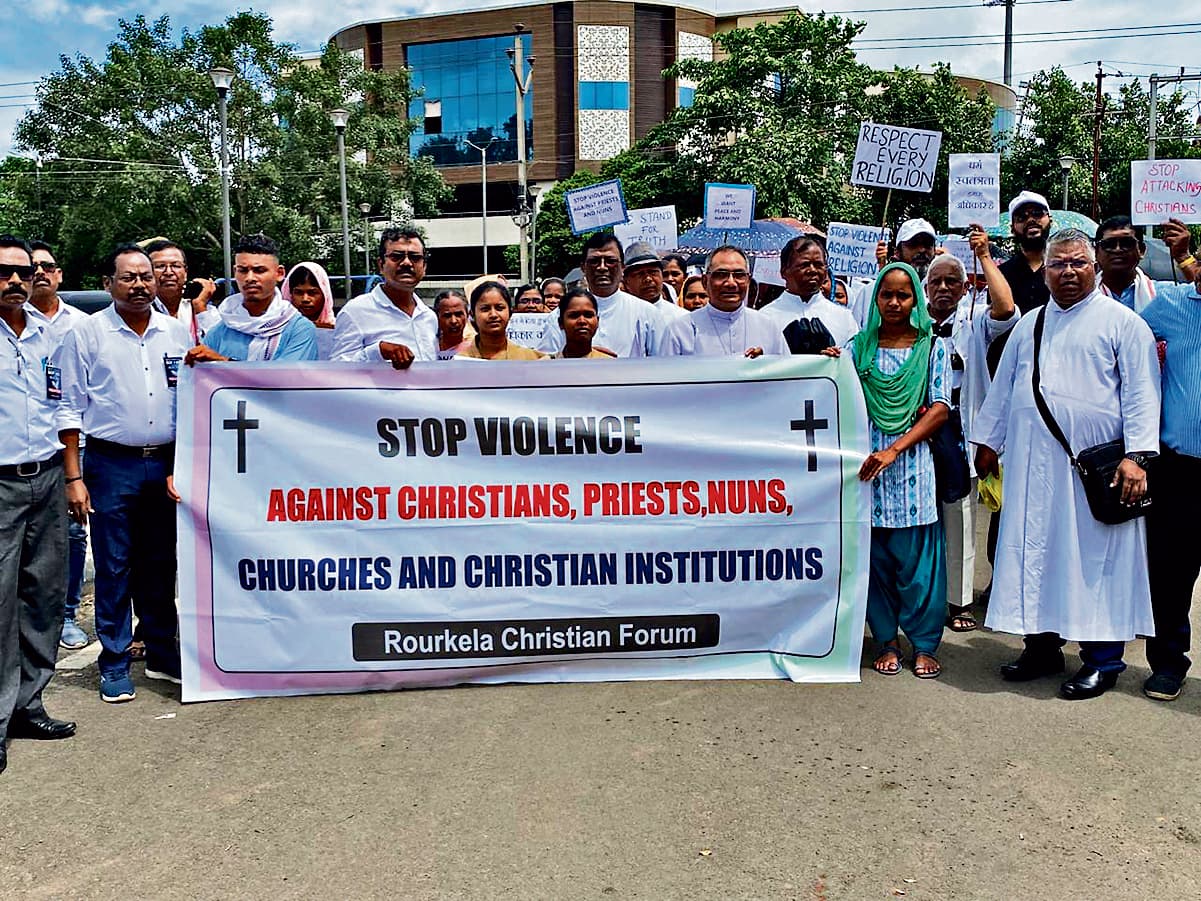 Rourkela News : सुरक्षा की मांग पर जिले के ईसाई समुदाय ने निकाली रैली