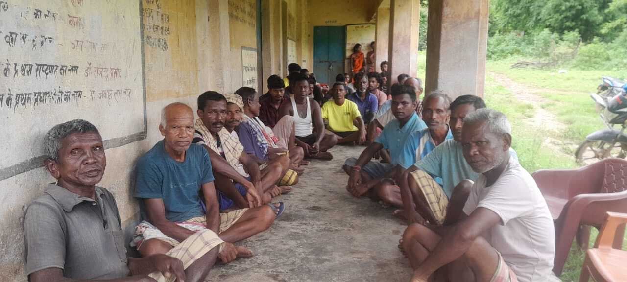 Seraikela Kharsawan News : शिलान्यास के 2 माह बाद भी नहीं शुरू हुआ सड़क निर्माण, आक्रोश