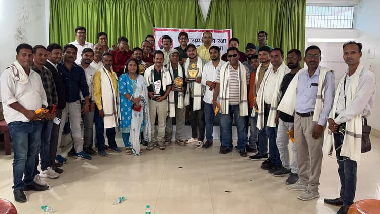 Giridih News: विश्व फोटोग्राफी दिवस पर गिरिडीह प्रेस क्लब ने आयोजित किया सम्मान समारोह