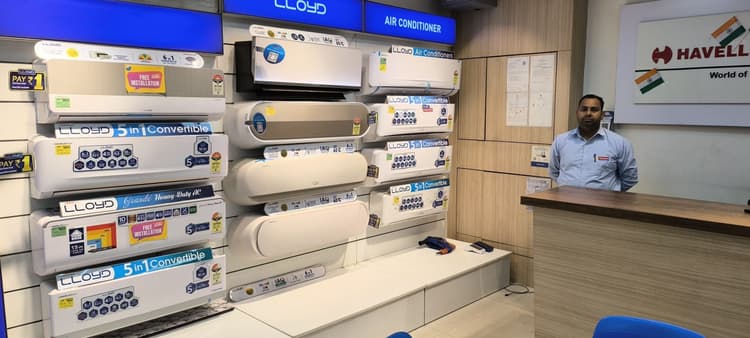 Giridih News: बारिश से इलेक्ट्रॉनिक्स बाजार पर असर, 50 प्रतिशत घटी बिक्री