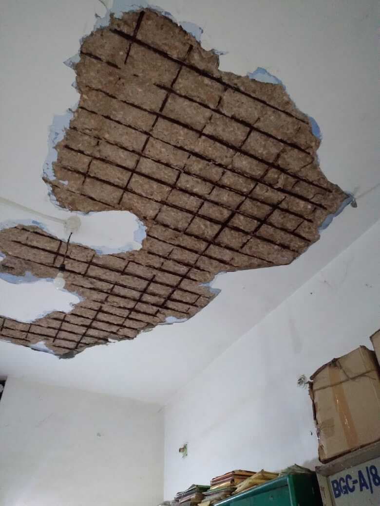 East Singhbhum News : बहरागोड़ा कॉलेज का भवन जर्जर, छत से गिर रहा प्लास्टर