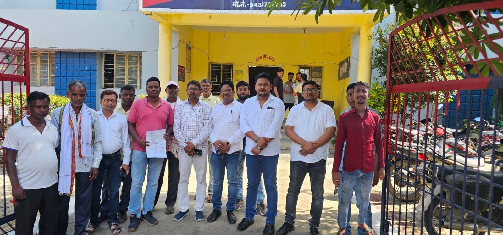 Giridih News: सोशल मीडिया पर धार्मिक भावना आहत करने का आरोप