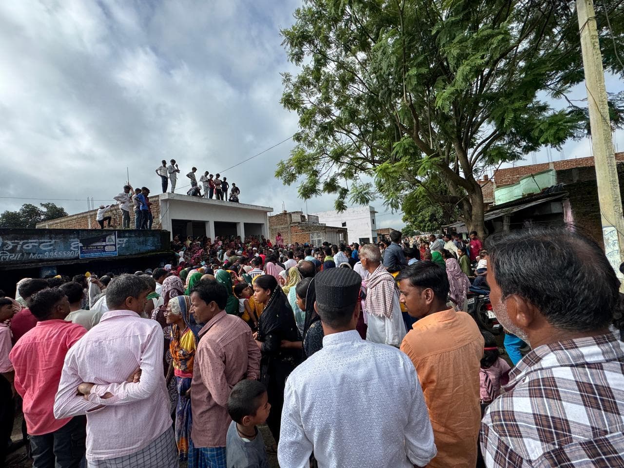 Giridih News: बिरनी के हाइवा चालक का शव पहुंचा गांव, पसरा मातम