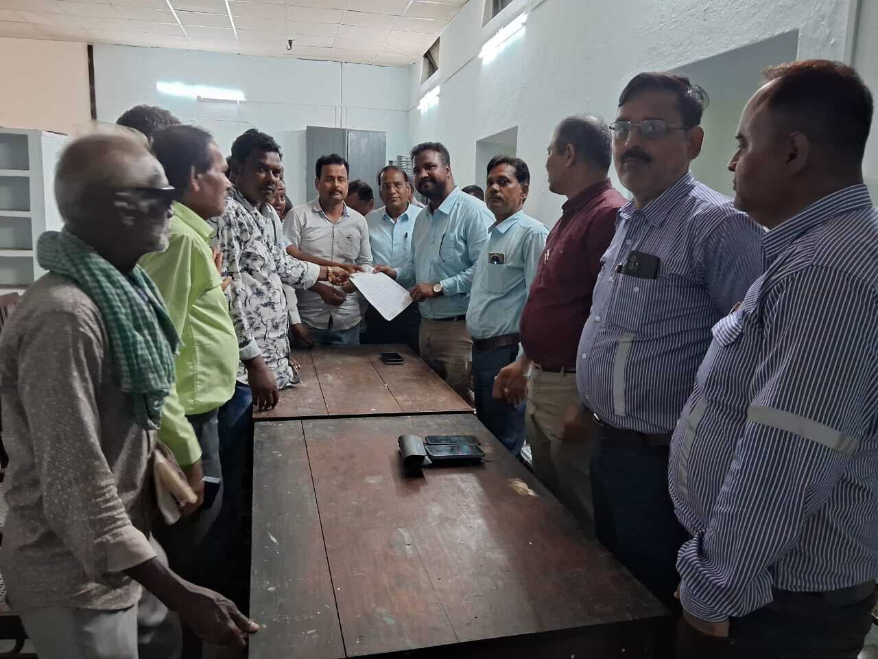 East Singhbhum News : पूर्व कर्मचारियों के आश्रितों को नियोजन में प्राथमिकता दे प्रबंधन