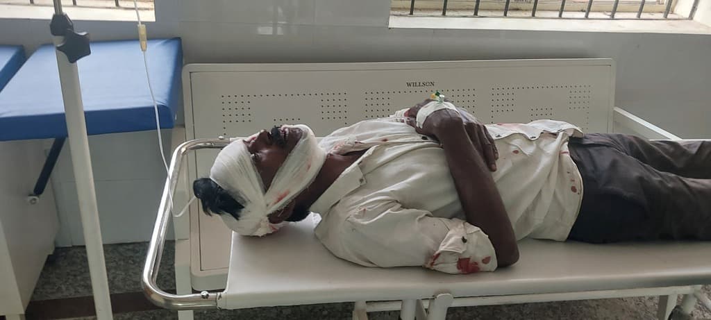 टोटो और बाइक की टक्कर में दो गंभीर रूप से घायल