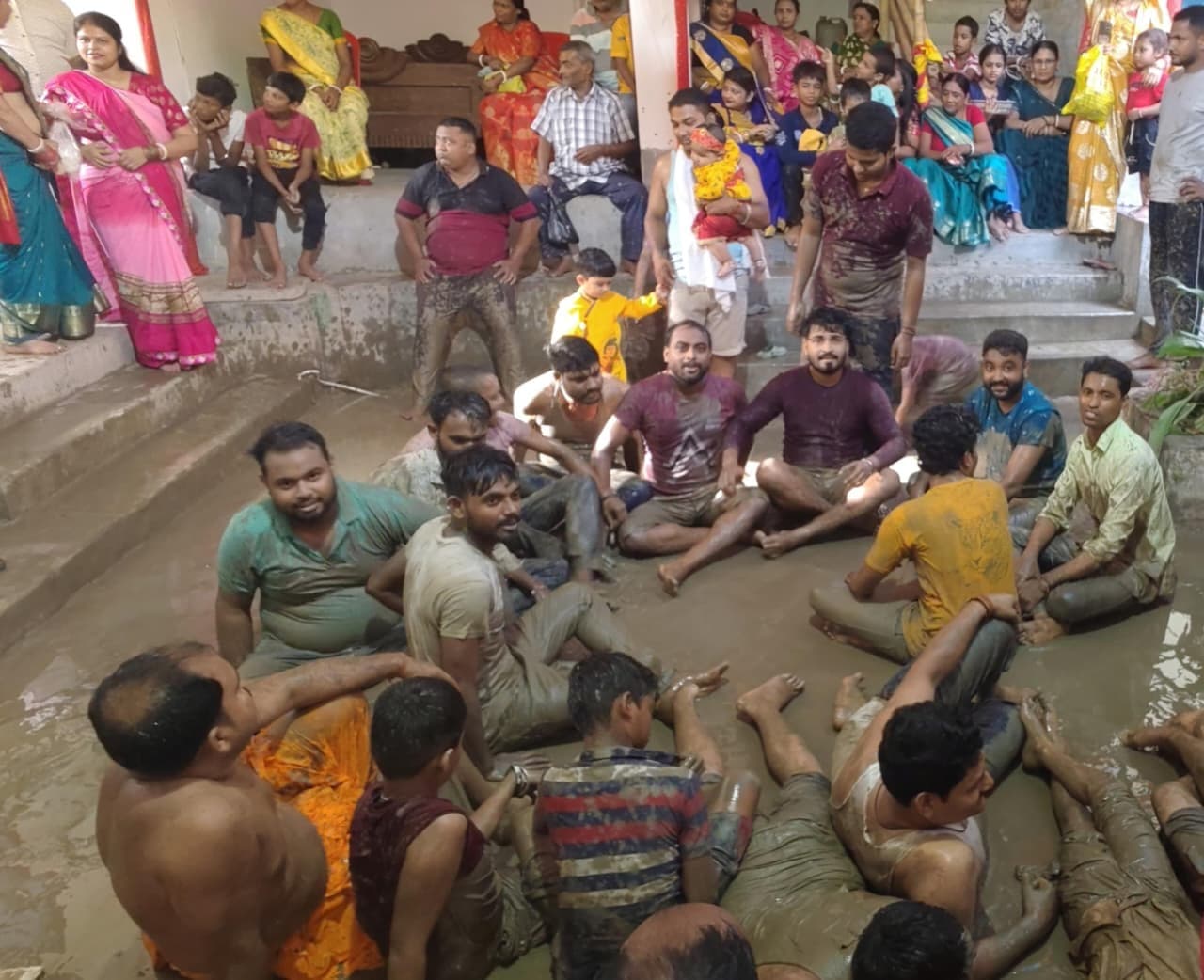 भव्य विसर्जन व मटकी फोड़ कार्यक्रम के साथ संपन्न हुई 300 साल पुरानी परंपरा