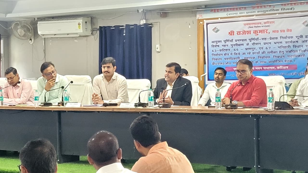 आयुक्त ने मतदाता सूची के विशेष गहन पुनरीक्षण की समीक्षा की