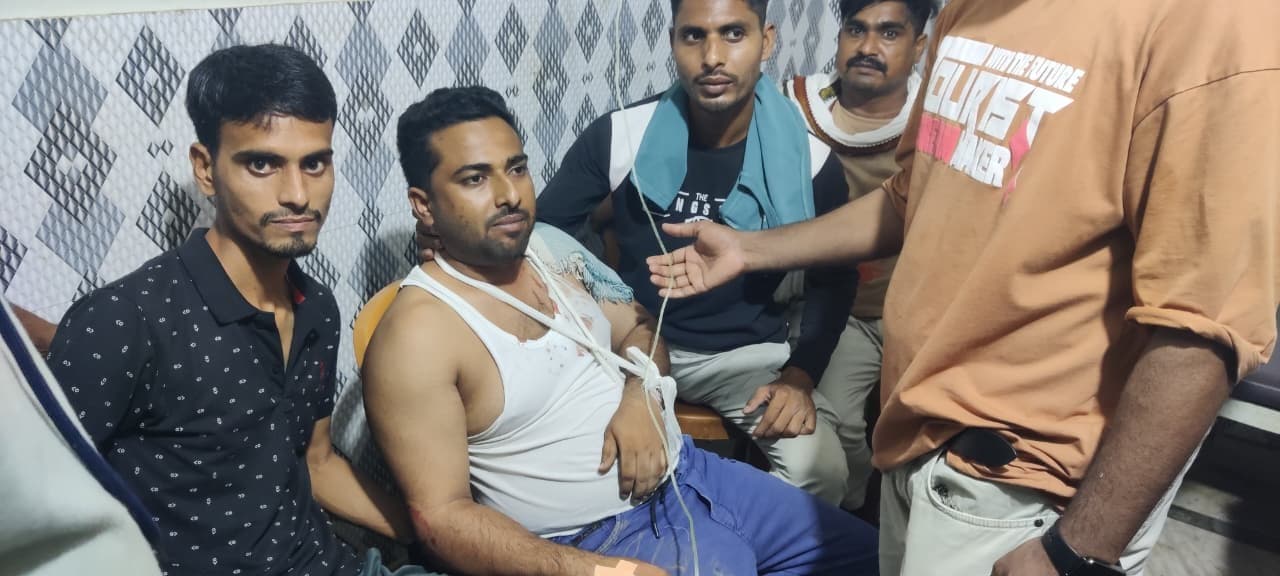 पिकअप के धक्के से युवक जख्मी, भागलपुर रेफर