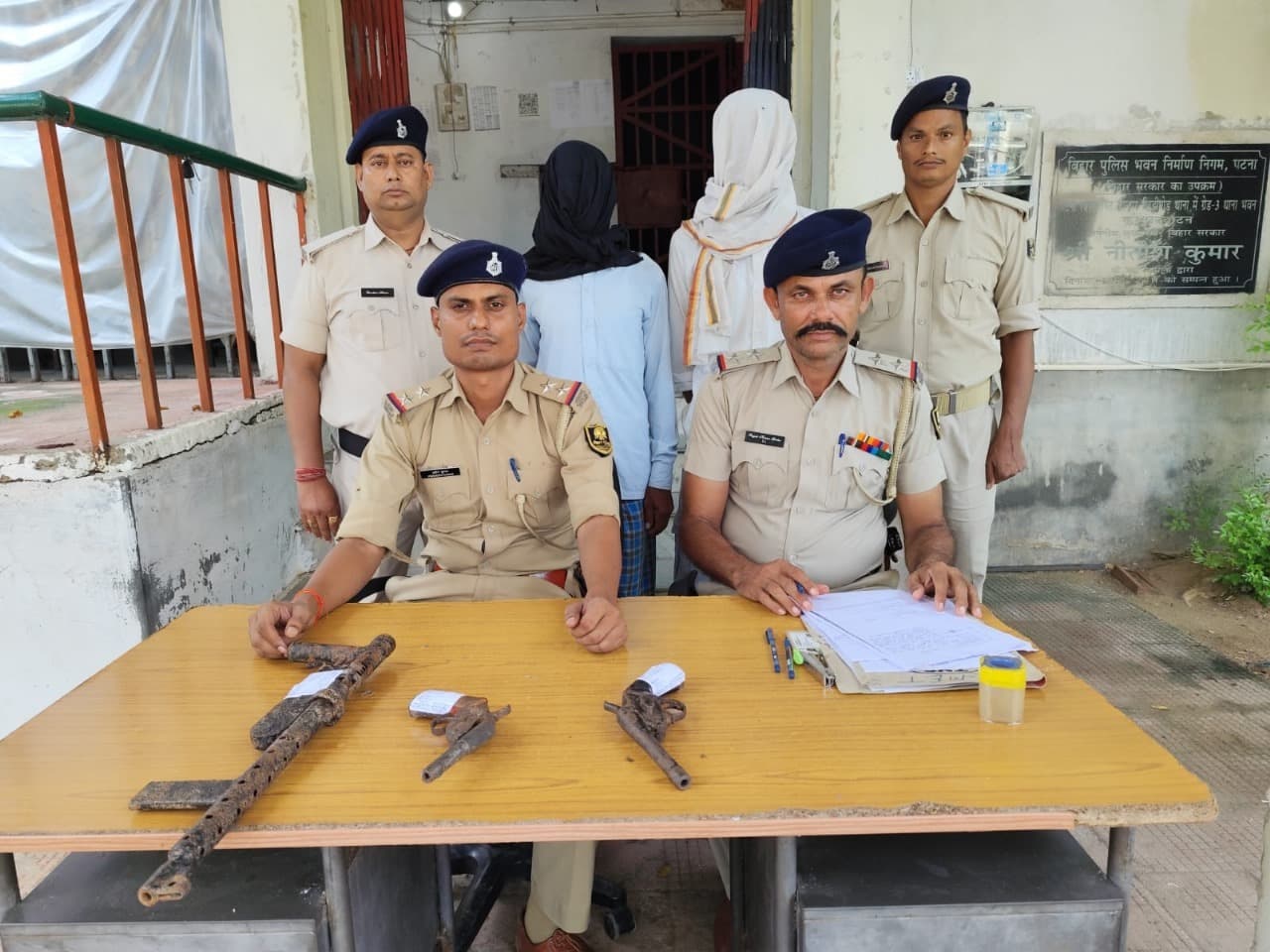 जेसीबी जलाने व रंगदारी मांगने के मामले में दो नक्सली गिरफ्तार