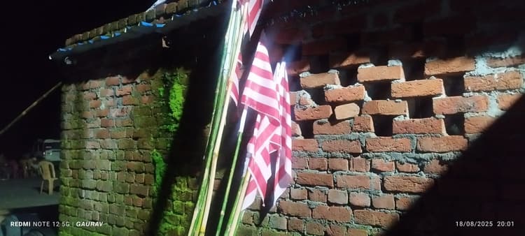 Giridih News: बसवाटांड़ में जुटा आदिवासी समाज, सरना झंडा को सम्मानपूर्वक उतारा गया