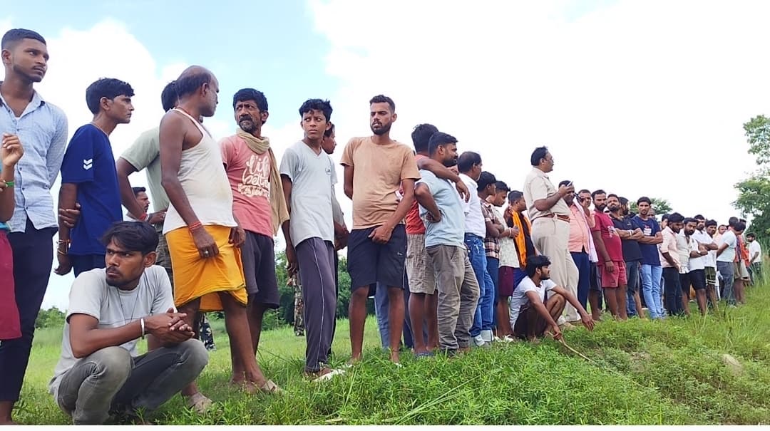 Motihari: सेवानिवृत्त शिक्षक का तालाब से शव बरामद