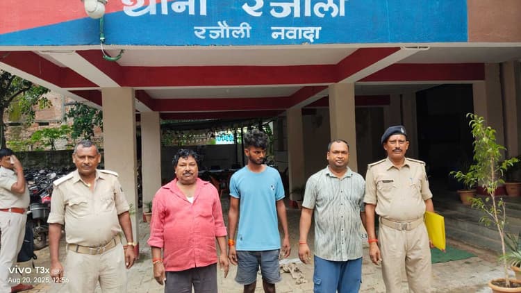 फलों की दुकान से शराब जब्त, तीन गिरफ्तार