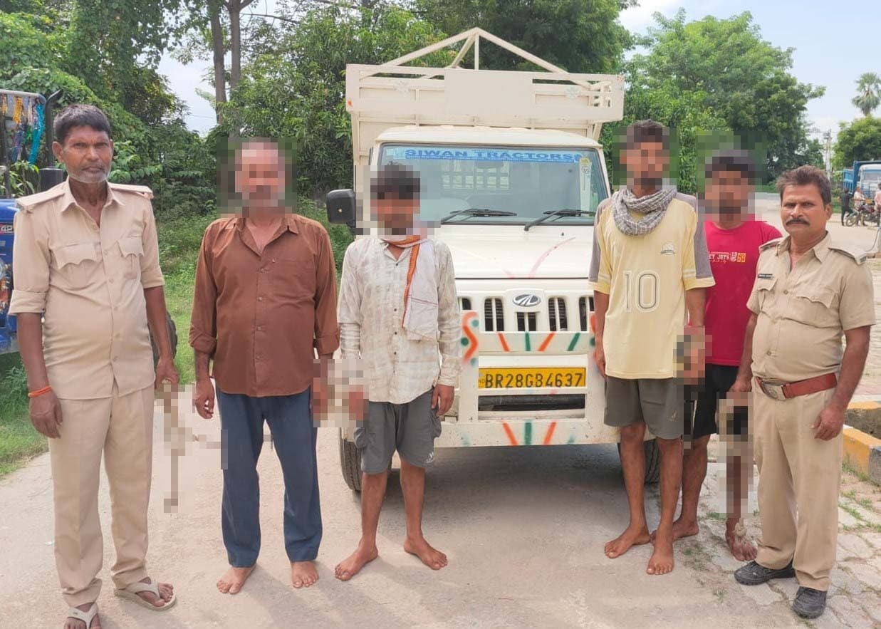 थावे में मवेशी लदे पिकअप से चार पशु तस्कर गिरफ्तार, पिकअप जब्त
