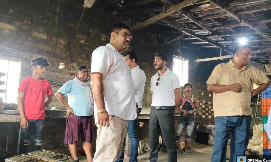 श्रम विभाग ने दो बाल श्रमिकों को कराया मुक्त