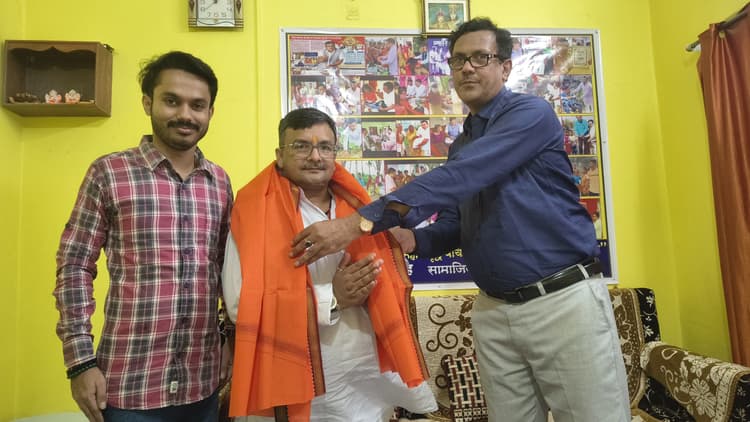 समाजसेवी को किया गया सम्मानित