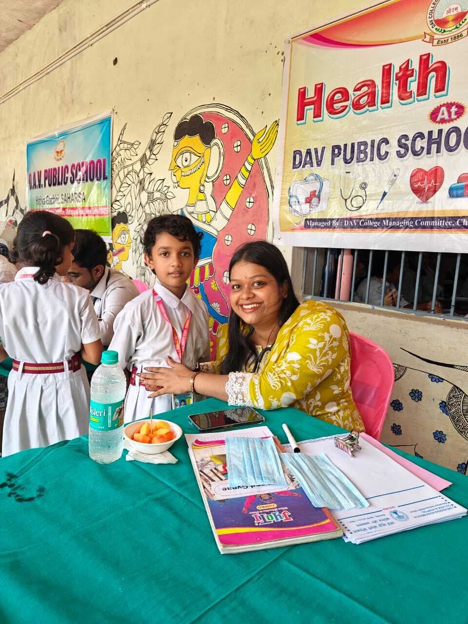 डीएवी पब्लिक स्कूल में मेडिकल कैंप लगाकर बच्चों के स्वास्थ्य की हुई जांच