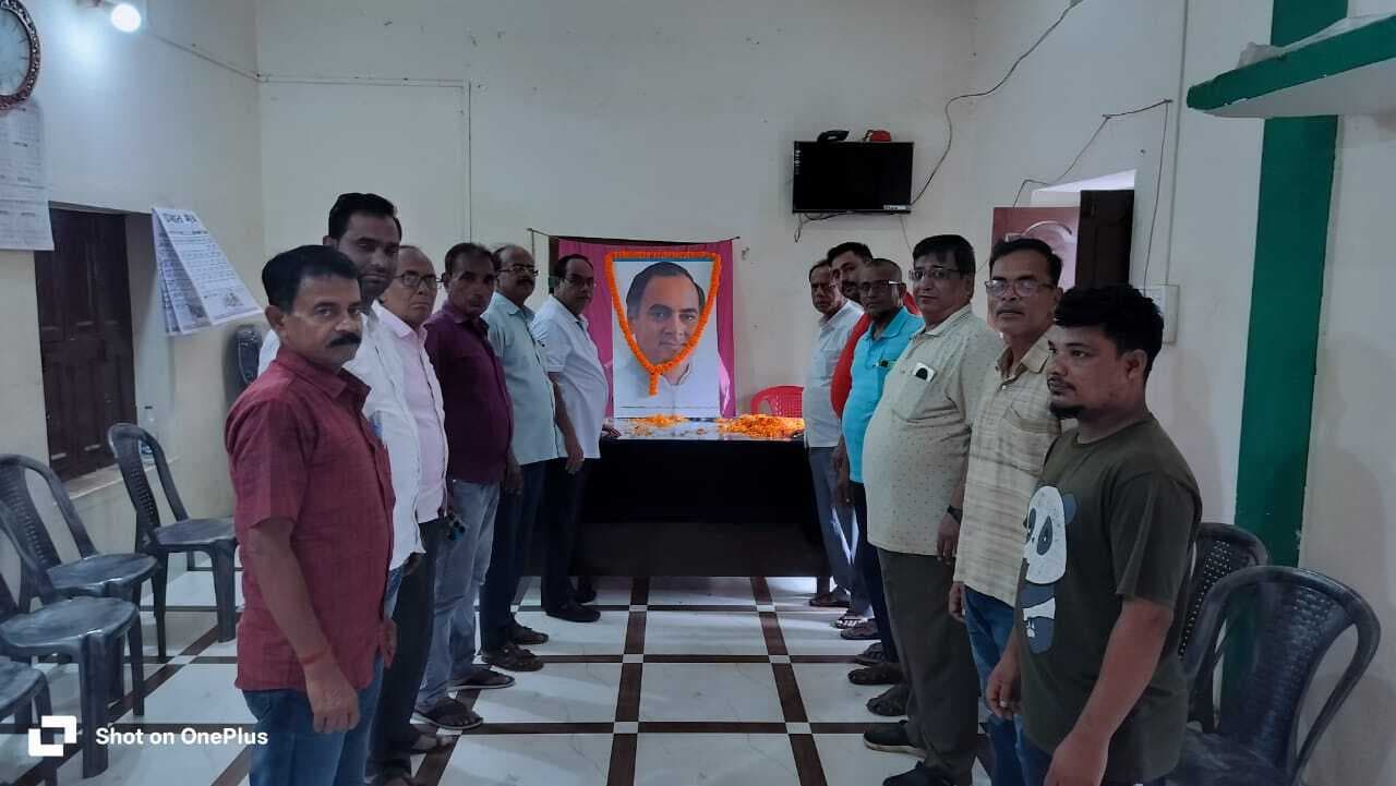 कांग्रेसियों ने जयंती पर पूर्व पीएम राजीव गांधी को किया याद